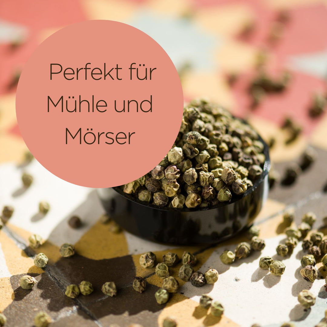 Grüner Pfeffer in Schale